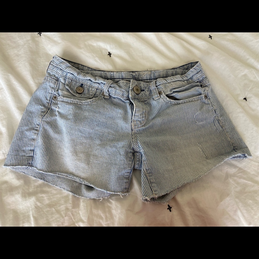 American Eagle distressed cutoff shorts